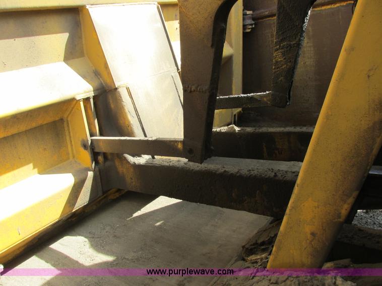 image for item A8532 International 444B elevating scraper