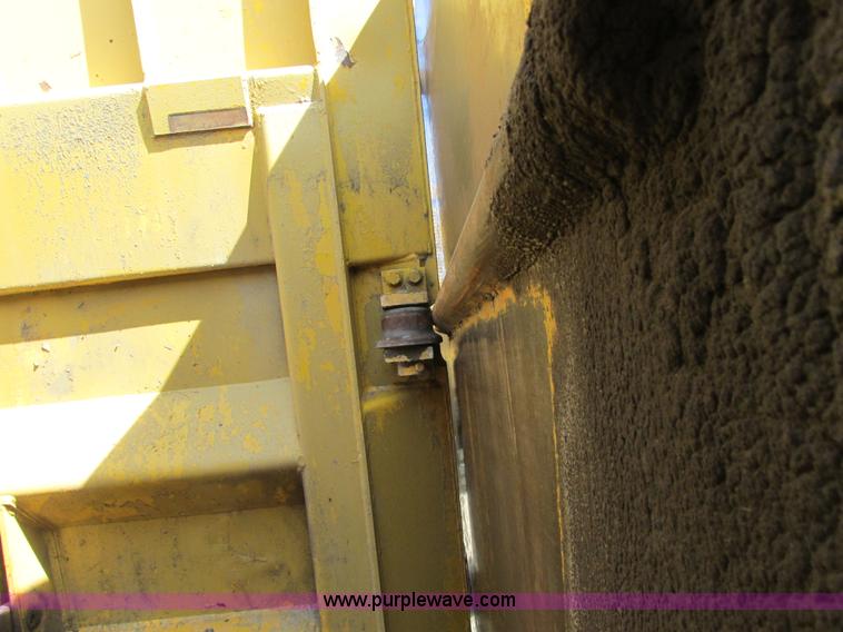 image for item A8532 International 444B elevating scraper