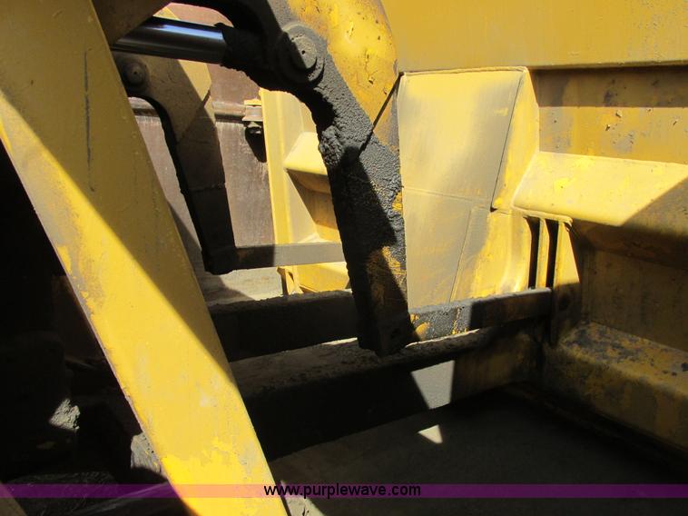 image for item A8532 International 444B elevating scraper