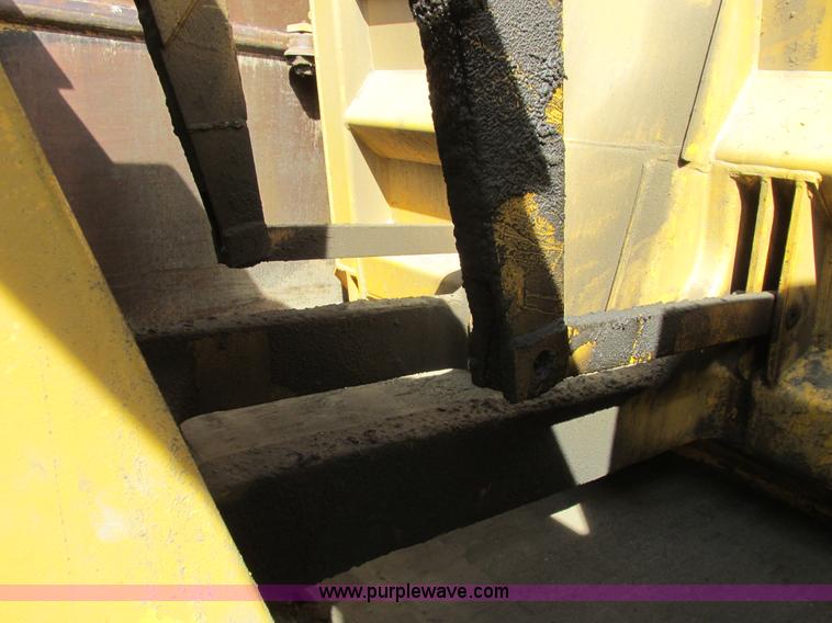 image for item A8532 International 444B elevating scraper