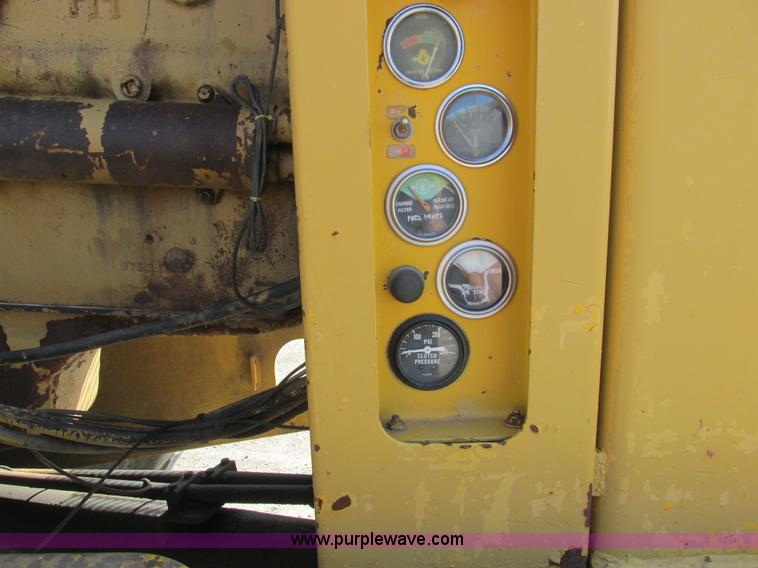 image for item A8532 International 444B elevating scraper