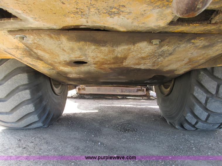 image for item A8532 International 444B elevating scraper