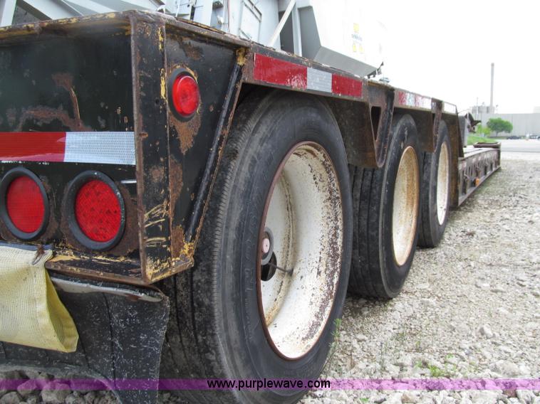 image for item D7370 1991 Trail King TK100HDG-493 triple axle lowboy trailer