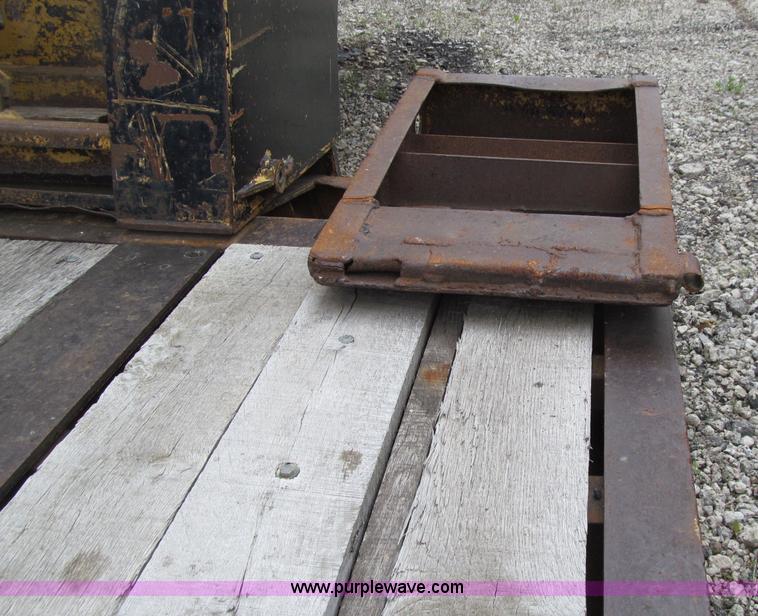 image for item D7370 1991 Trail King TK100HDG-493 triple axle lowboy trailer