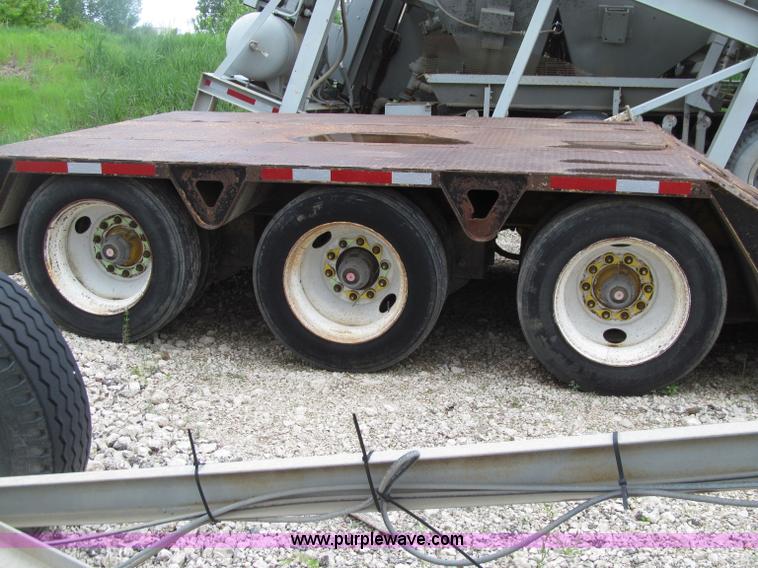 image for item D7370 1991 Trail King TK100HDG-493 triple axle lowboy trailer