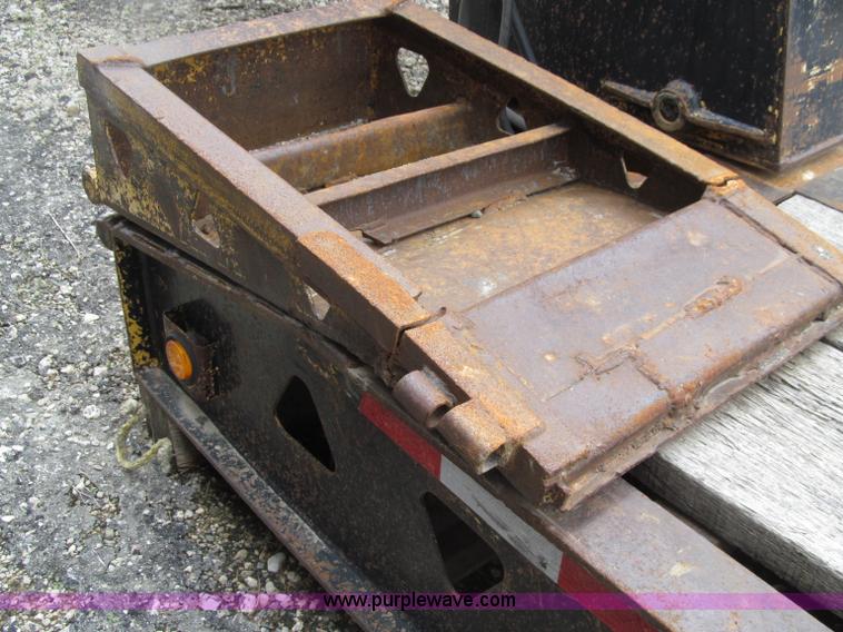 image for item D7370 1991 Trail King TK100HDG-493 triple axle lowboy trailer