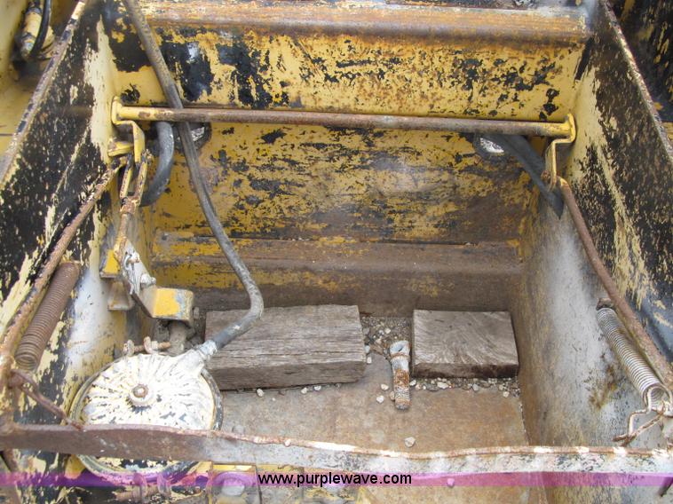 image for item D7370 1991 Trail King TK100HDG-493 triple axle lowboy trailer