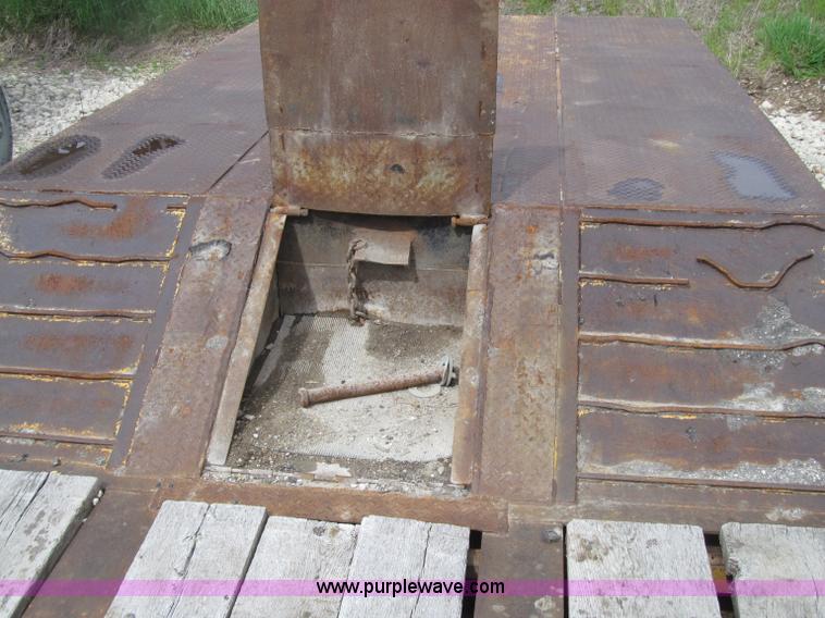 image for item D7370 1991 Trail King TK100HDG-493 triple axle lowboy trailer