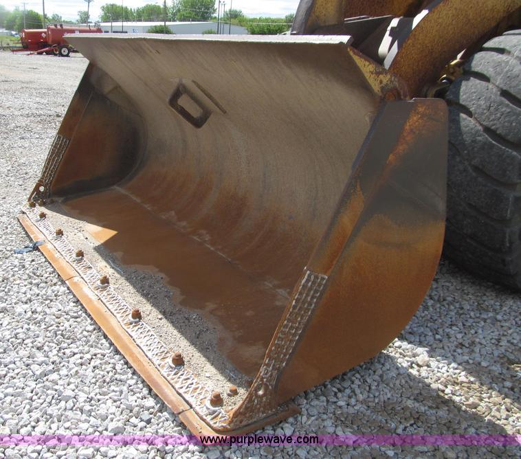 image for item D7371 1981 Caterpillar 966D wheel loader