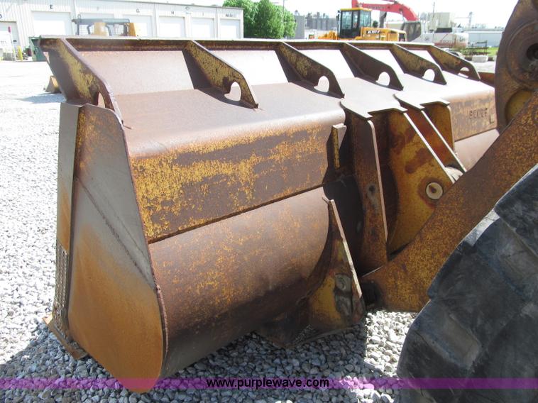 image for item D7371 1981 Caterpillar 966D wheel loader