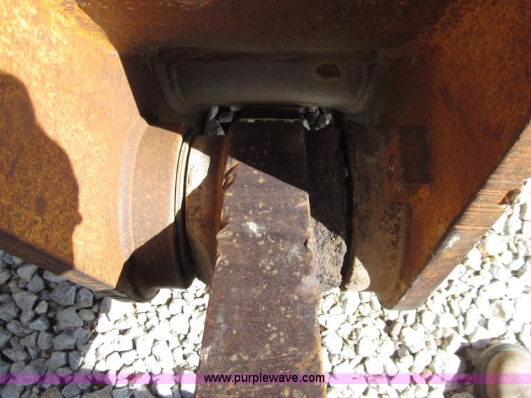 image for item D7371 1981 Caterpillar 966D wheel loader