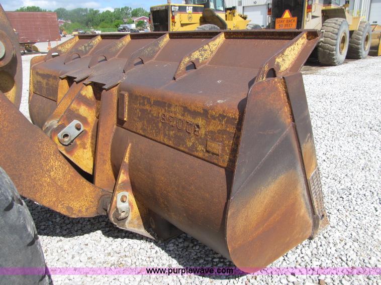 image for item D7371 1981 Caterpillar 966D wheel loader