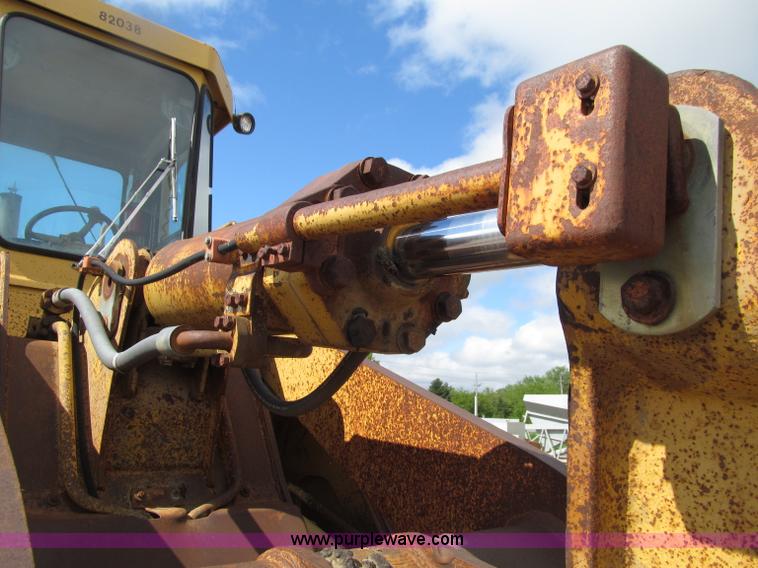 image for item D7371 1981 Caterpillar 966D wheel loader