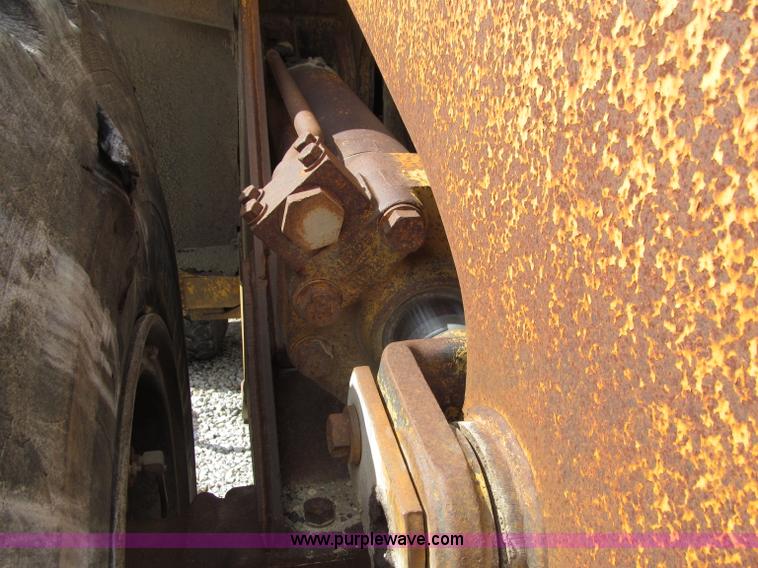 image for item D7371 1981 Caterpillar 966D wheel loader