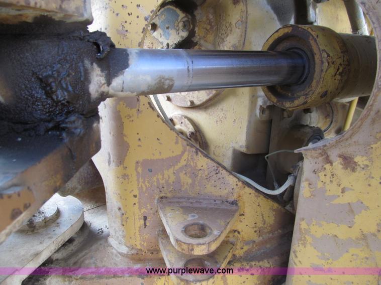 image for item D7371 1981 Caterpillar 966D wheel loader