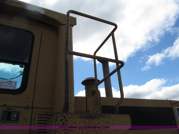 image for item D7371 1981 Caterpillar 966D wheel loader