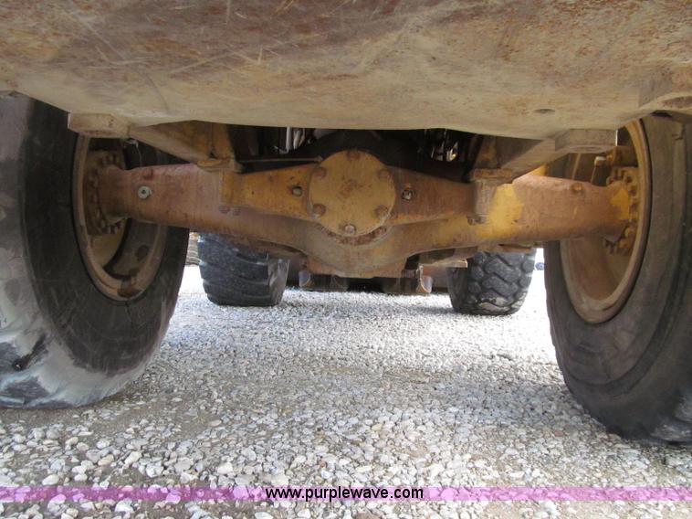 image for item D7371 1981 Caterpillar 966D wheel loader