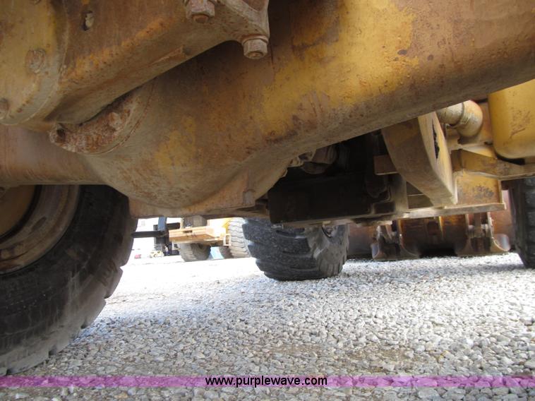 image for item D7371 1981 Caterpillar 966D wheel loader