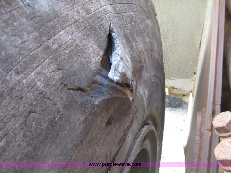 image for item D7371 1981 Caterpillar 966D wheel loader