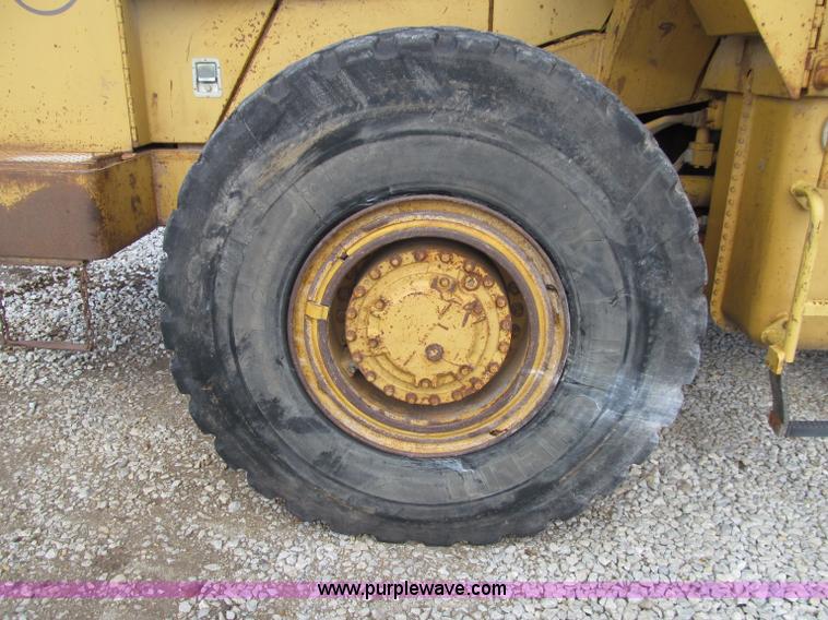 image for item D7371 1981 Caterpillar 966D wheel loader