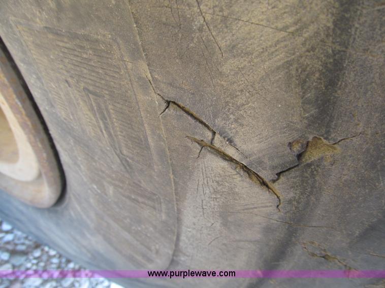 image for item D7371 1981 Caterpillar 966D wheel loader