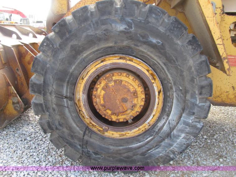 image for item D7371 1981 Caterpillar 966D wheel loader