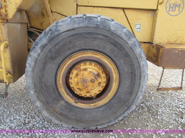 image for item D7371 1981 Caterpillar 966D wheel loader