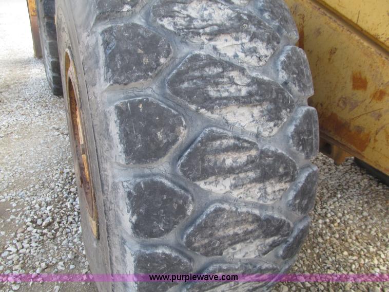 image for item D7371 1981 Caterpillar 966D wheel loader