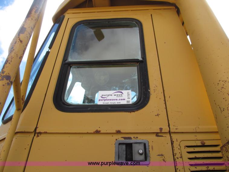 image for item D7371 1981 Caterpillar 966D wheel loader
