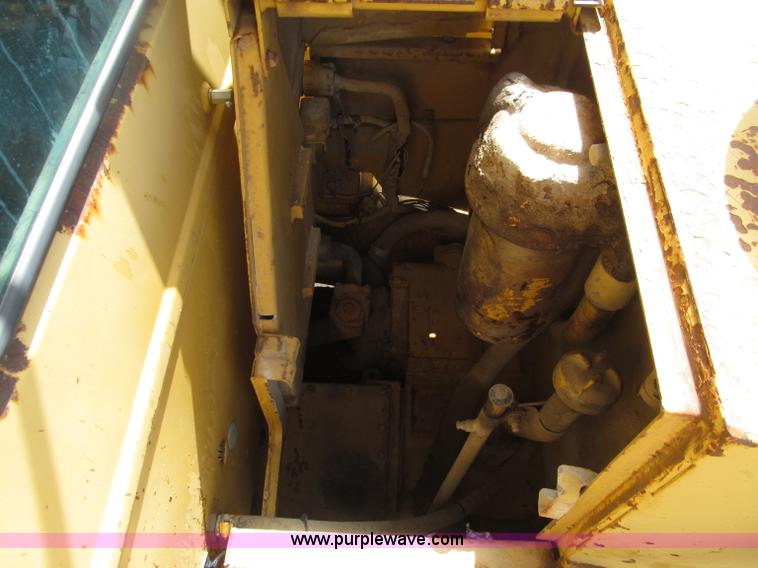 image for item D7371 1981 Caterpillar 966D wheel loader