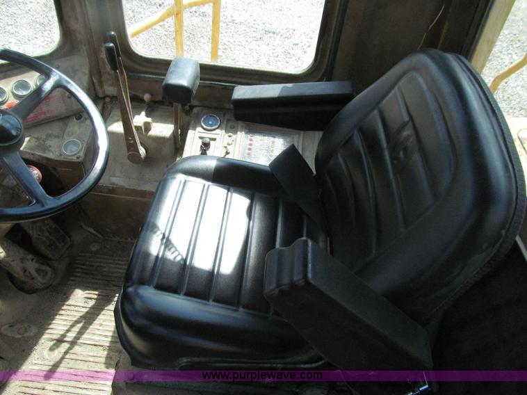 image for item D7371 1981 Caterpillar 966D wheel loader