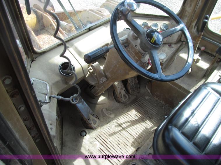 image for item D7371 1981 Caterpillar 966D wheel loader