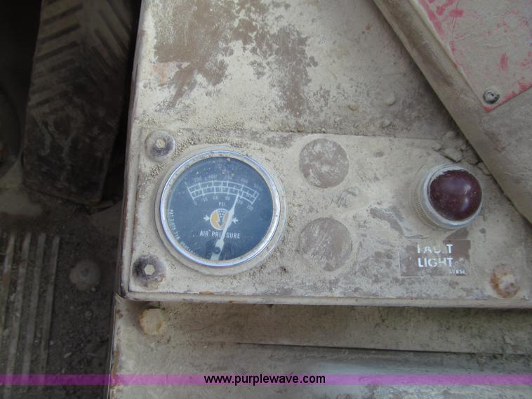image for item D7371 1981 Caterpillar 966D wheel loader