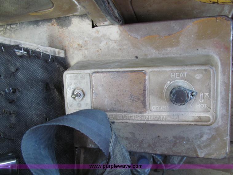 image for item D7371 1981 Caterpillar 966D wheel loader