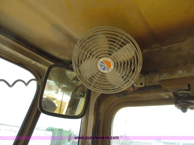 image for item D7371 1981 Caterpillar 966D wheel loader