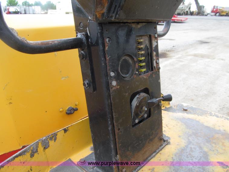 image for item D7372 1994 Dynapac CC102 Series 10 smooth drum vibratory roller