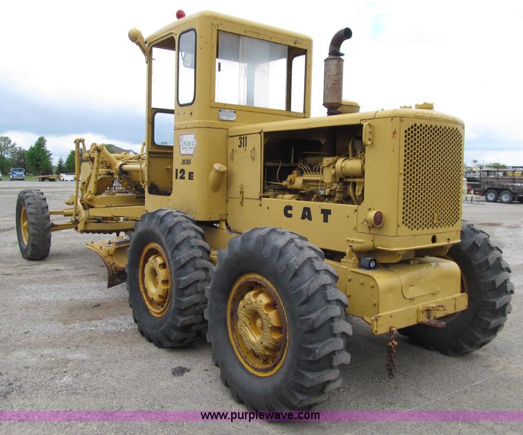 image for item D7374 1964 Caterpillar 12E motor grader