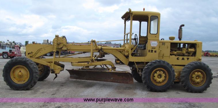 image for item D7374 1964 Caterpillar 12E motor grader