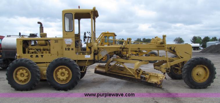 image for item D7374 1964 Caterpillar 12E motor grader