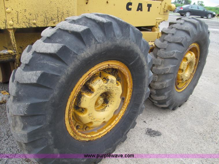 image for item D7374 1964 Caterpillar 12E motor grader