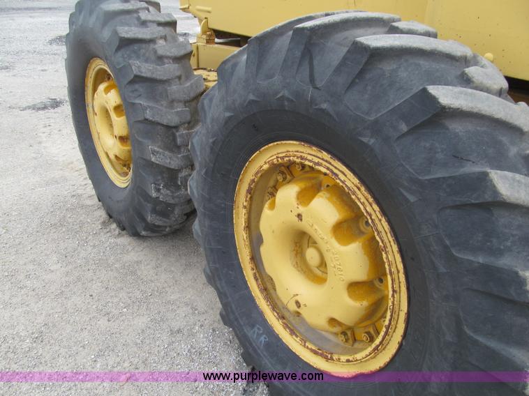 image for item D7374 1964 Caterpillar 12E motor grader