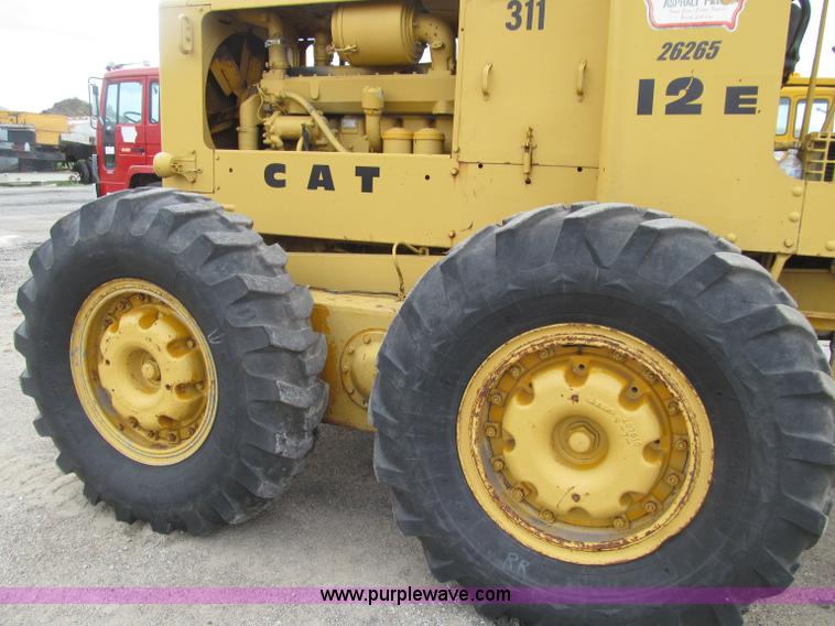 image for item D7374 1964 Caterpillar 12E motor grader