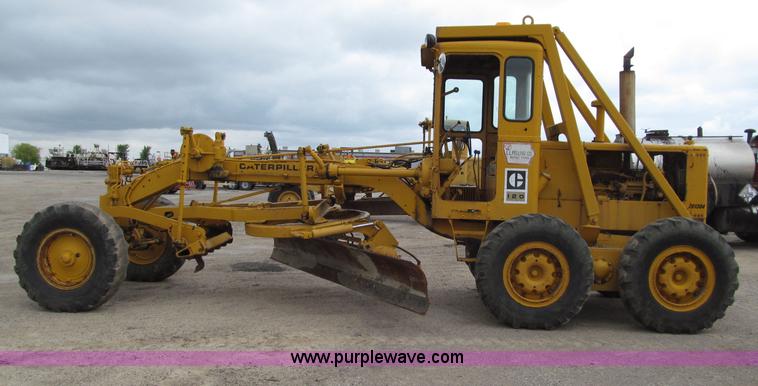image for item D7375 1971 Caterpillar 120 motor grader