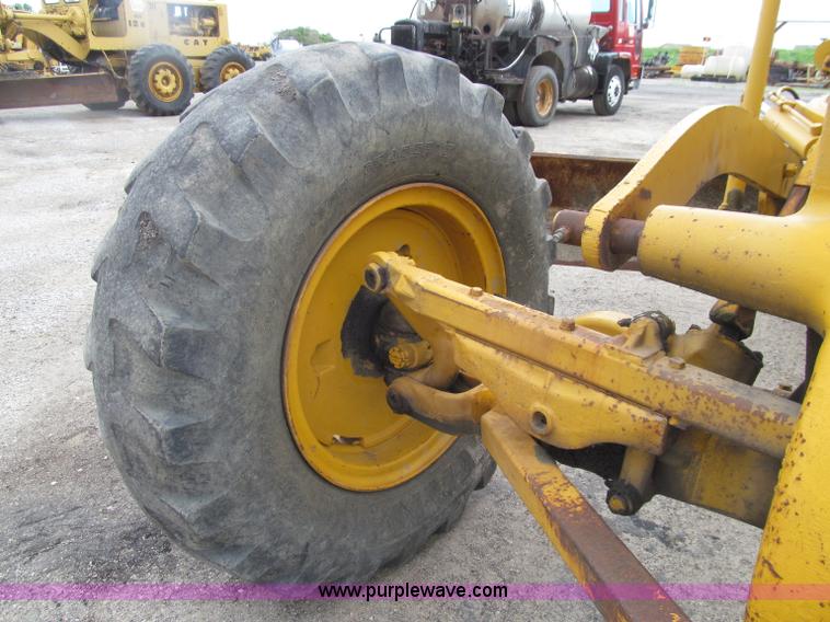image for item D7375 1971 Caterpillar 120 motor grader