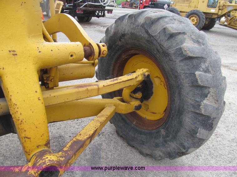 image for item D7375 1971 Caterpillar 120 motor grader