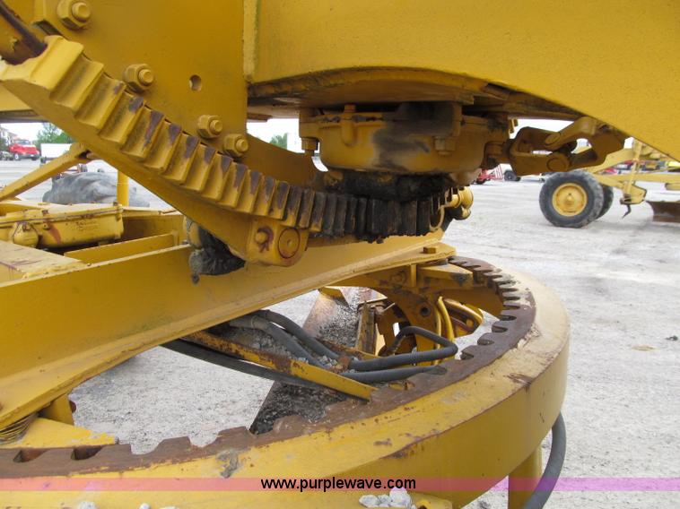 image for item D7375 1971 Caterpillar 120 motor grader