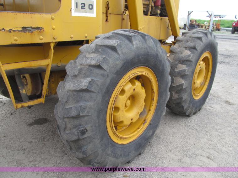 image for item D7375 1971 Caterpillar 120 motor grader