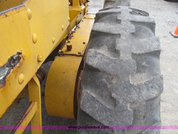 image for item D7375 1971 Caterpillar 120 motor grader