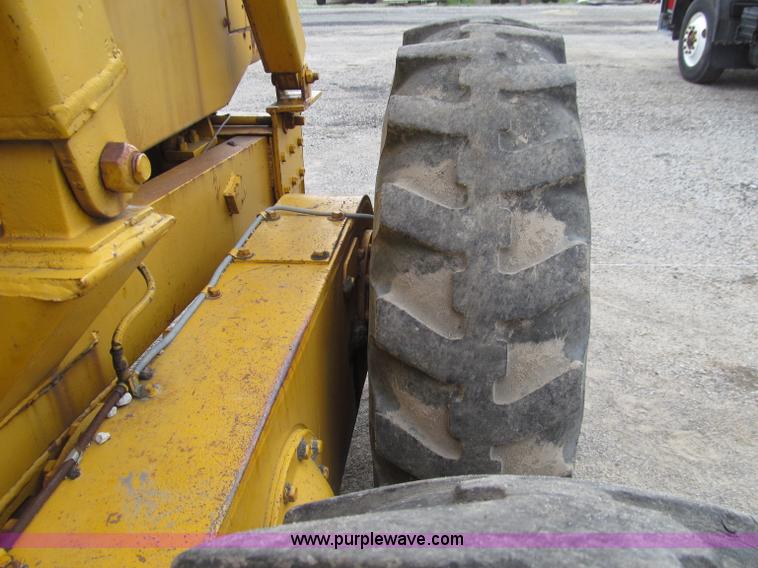 image for item D7375 1971 Caterpillar 120 motor grader