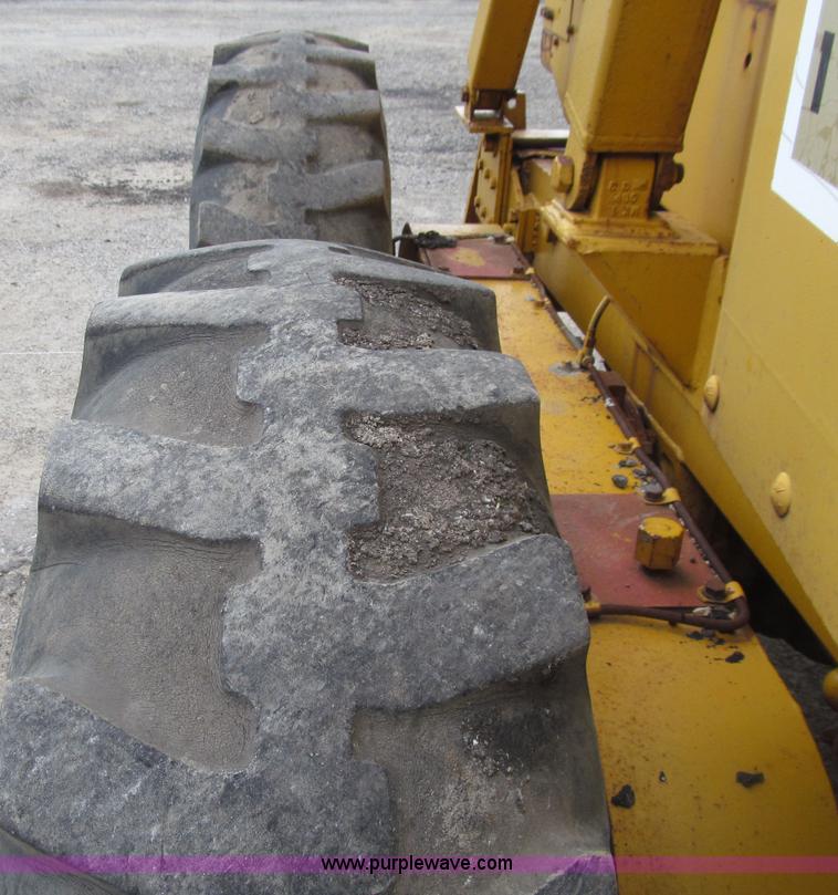 image for item D7375 1971 Caterpillar 120 motor grader